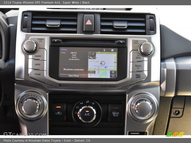 Super White / Black 2019 Toyota 4Runner SR5 Premium 4x4