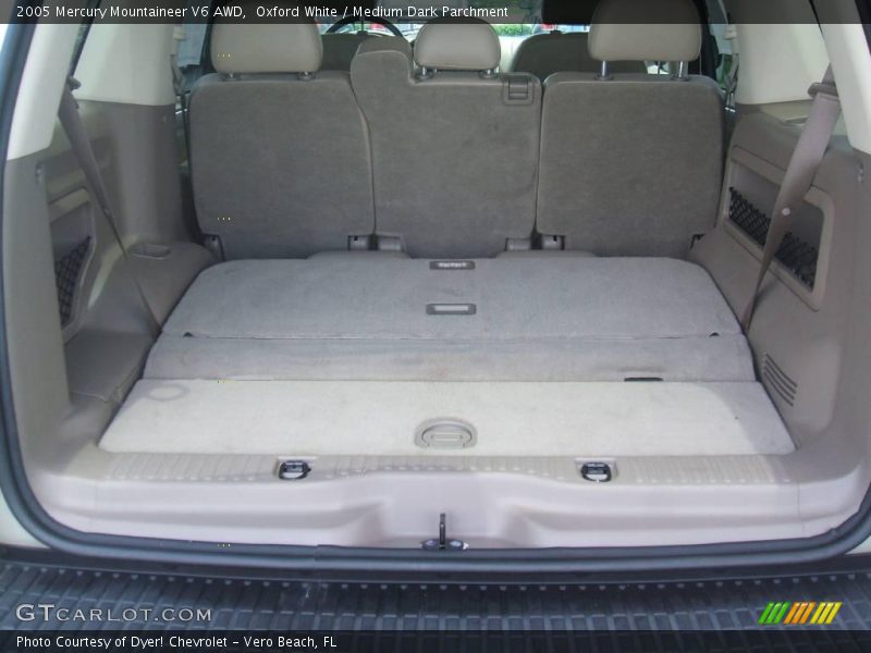 Oxford White / Medium Dark Parchment 2005 Mercury Mountaineer V6 AWD