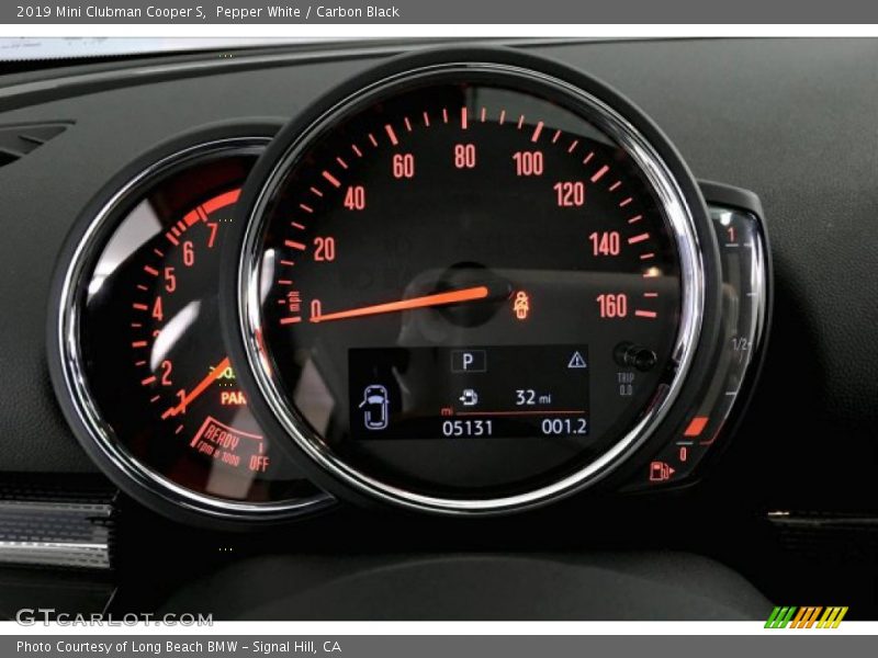 Pepper White / Carbon Black 2019 Mini Clubman Cooper S