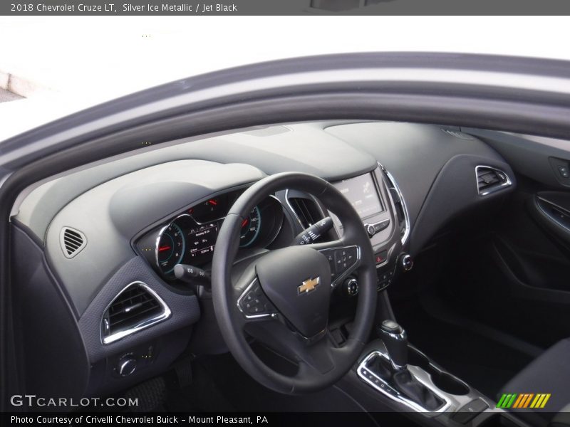 Silver Ice Metallic / Jet Black 2018 Chevrolet Cruze LT