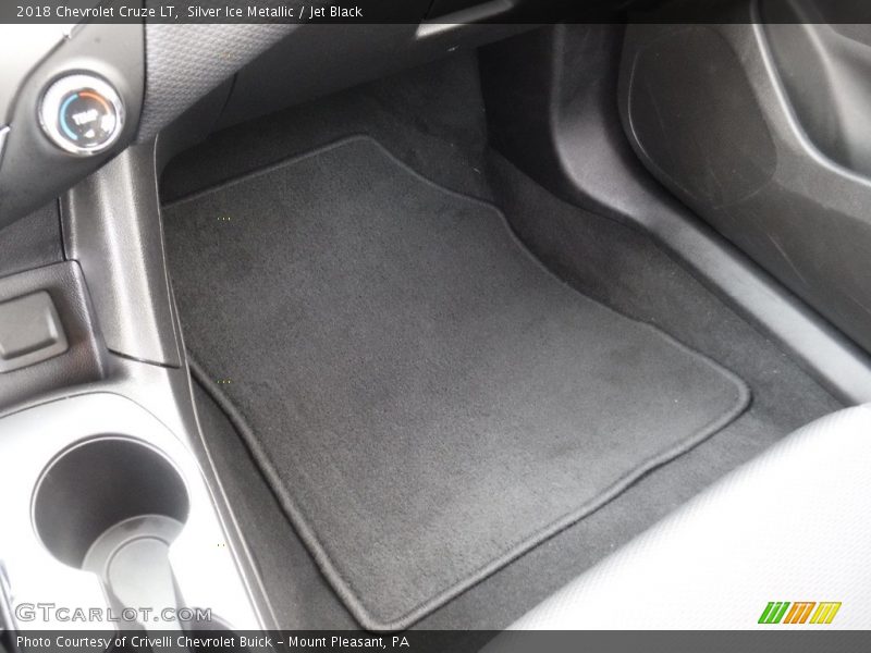 Silver Ice Metallic / Jet Black 2018 Chevrolet Cruze LT