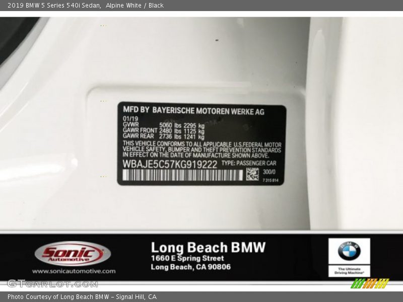 Alpine White / Black 2019 BMW 5 Series 540i Sedan