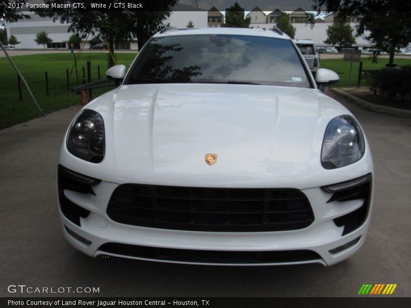 White / GTS Black 2017 Porsche Macan GTS