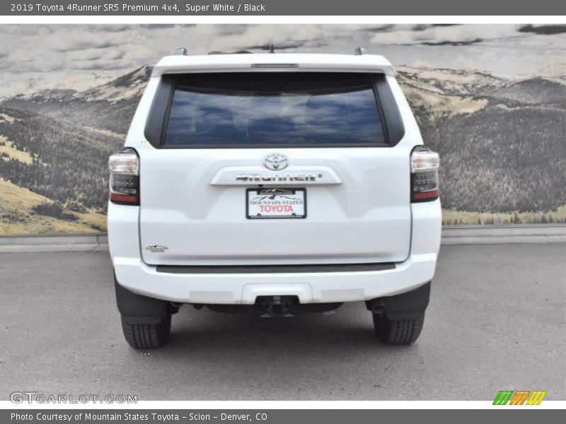 Super White / Black 2019 Toyota 4Runner SR5 Premium 4x4