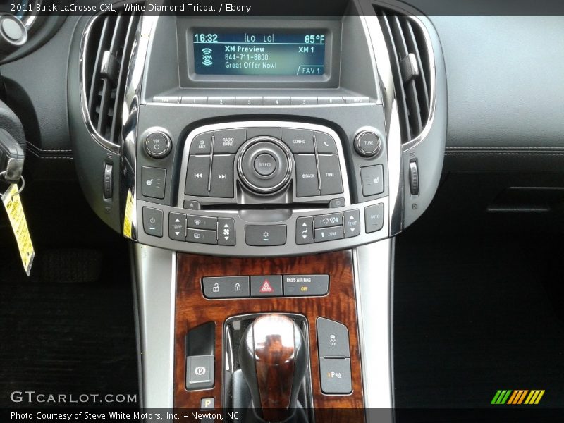 White Diamond Tricoat / Ebony 2011 Buick LaCrosse CXL