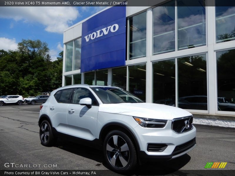 Front 3/4 View of 2020 XC40 T5 Momentum AWD