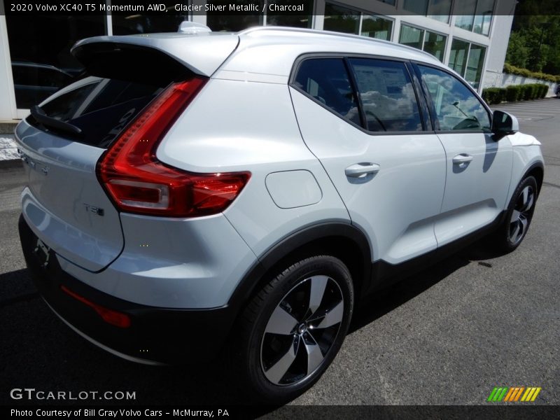 Glacier Silver Metallic / Charcoal 2020 Volvo XC40 T5 Momentum AWD