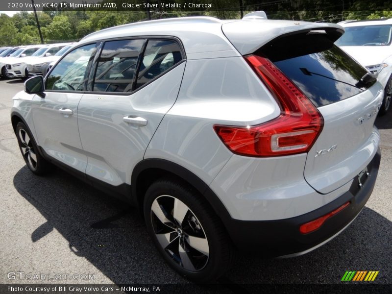 Glacier Silver Metallic / Charcoal 2020 Volvo XC40 T5 Momentum AWD