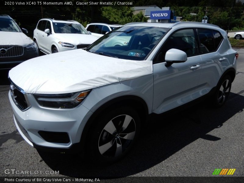 Glacier Silver Metallic / Charcoal 2020 Volvo XC40 T5 Momentum AWD