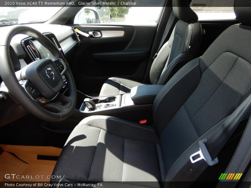 Glacier Silver Metallic / Charcoal 2020 Volvo XC40 T5 Momentum AWD