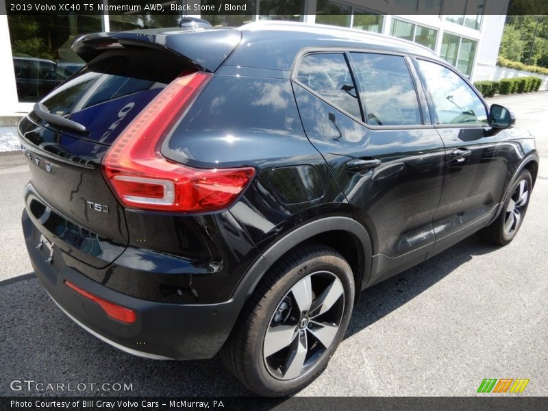 Black Stone / Blond 2019 Volvo XC40 T5 Momentum AWD