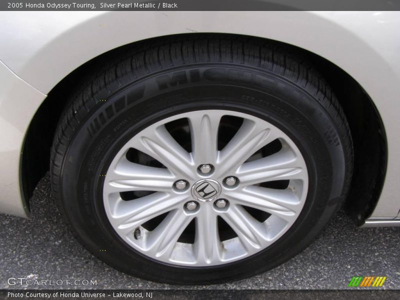 Silver Pearl Metallic / Black 2005 Honda Odyssey Touring