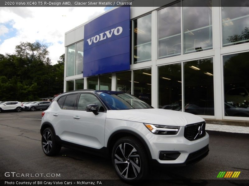 Front 3/4 View of 2020 XC40 T5 R-Design AWD