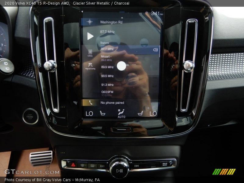Glacier Silver Metallic / Charcoal 2020 Volvo XC40 T5 R-Design AWD