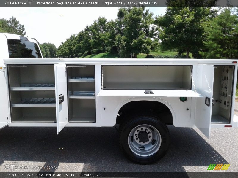 Bright White / Black/Diesel Gray 2019 Ram 4500 Tradesman Regular Cab 4x4 Chassis