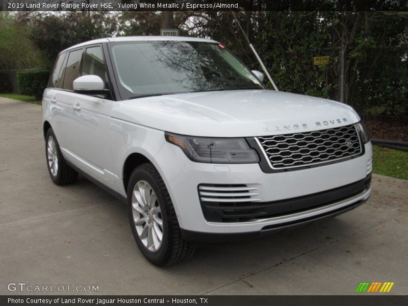 Yulong White Metallic / Espresso/Almond 2019 Land Rover Range Rover HSE