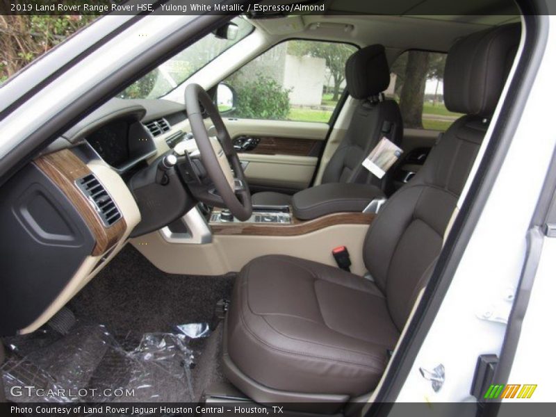 Yulong White Metallic / Espresso/Almond 2019 Land Rover Range Rover HSE