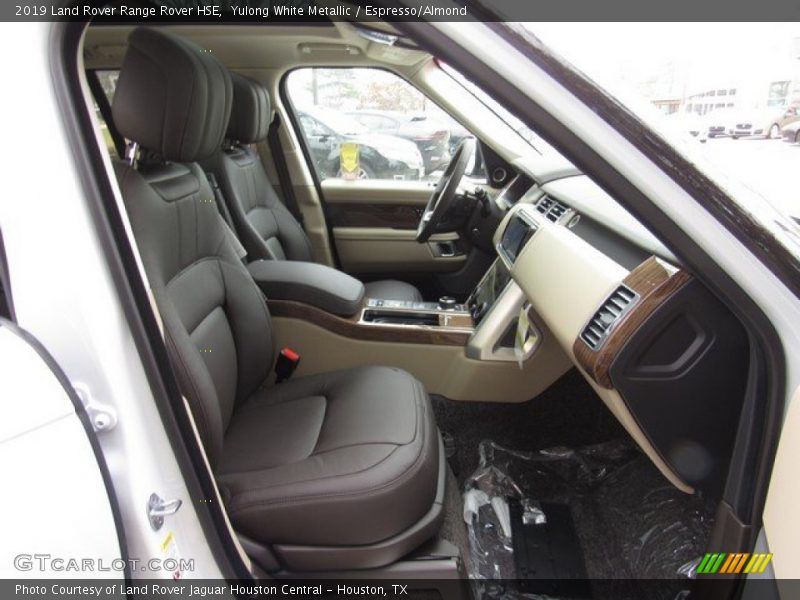 Yulong White Metallic / Espresso/Almond 2019 Land Rover Range Rover HSE