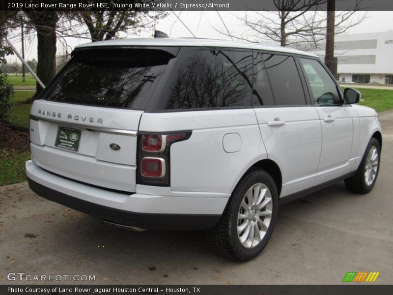 Yulong White Metallic / Espresso/Almond 2019 Land Rover Range Rover HSE