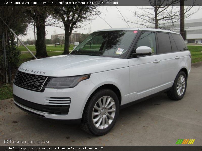 Yulong White Metallic / Espresso/Almond 2019 Land Rover Range Rover HSE