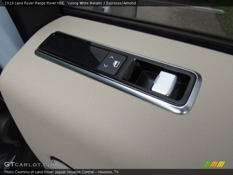 Yulong White Metallic / Espresso/Almond 2019 Land Rover Range Rover HSE