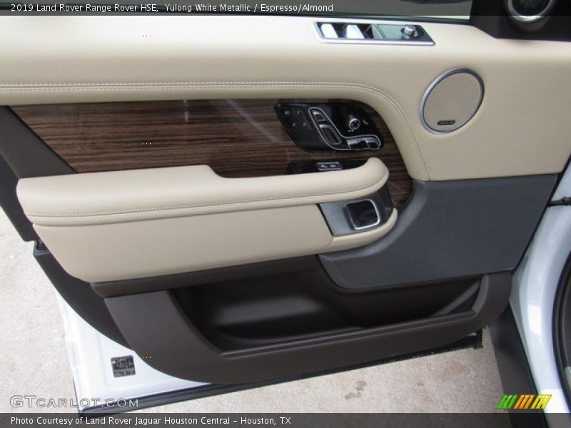 Yulong White Metallic / Espresso/Almond 2019 Land Rover Range Rover HSE