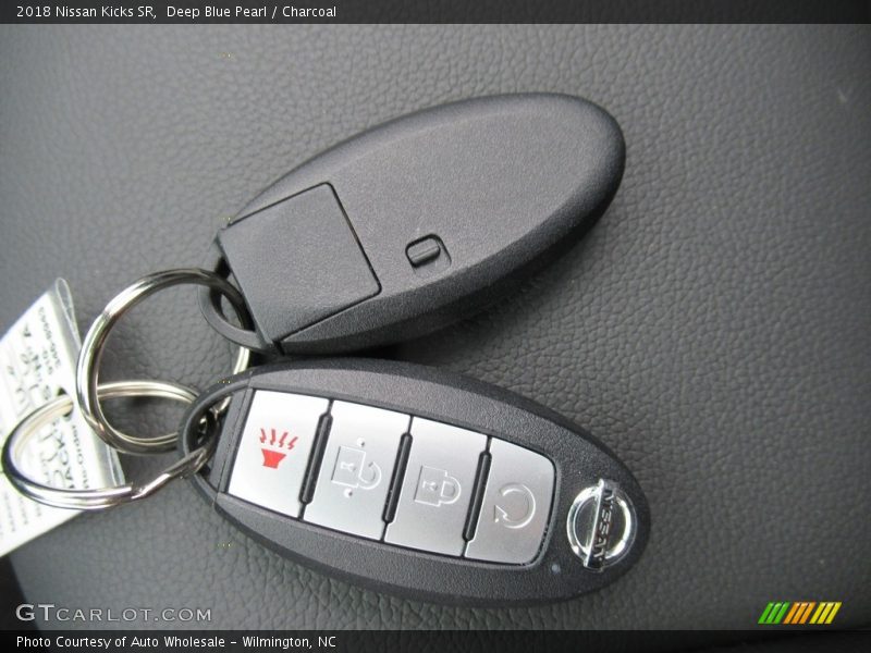 Deep Blue Pearl / Charcoal 2018 Nissan Kicks SR