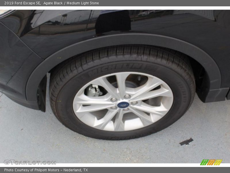 Agate Black / Medium Light Stone 2019 Ford Escape SE