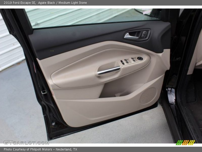 Agate Black / Medium Light Stone 2019 Ford Escape SE