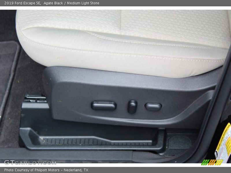 Agate Black / Medium Light Stone 2019 Ford Escape SE