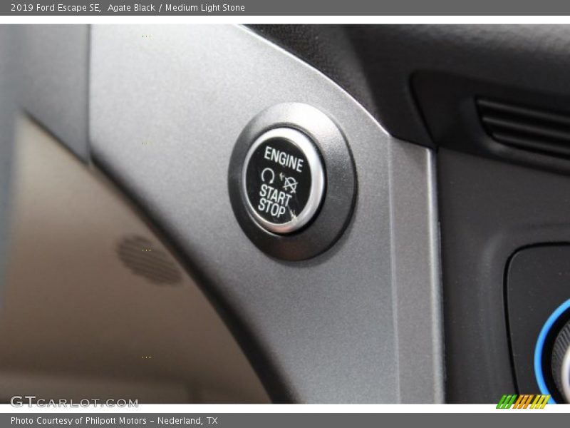 Agate Black / Medium Light Stone 2019 Ford Escape SE