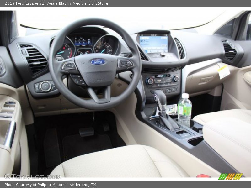 Agate Black / Medium Light Stone 2019 Ford Escape SE