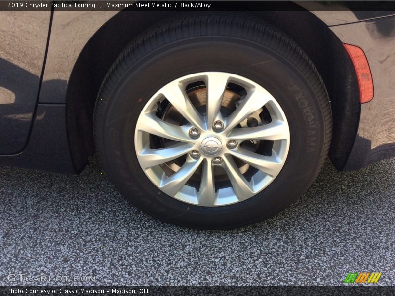 Maximum Steel Metallic / Black/Alloy 2019 Chrysler Pacifica Touring L
