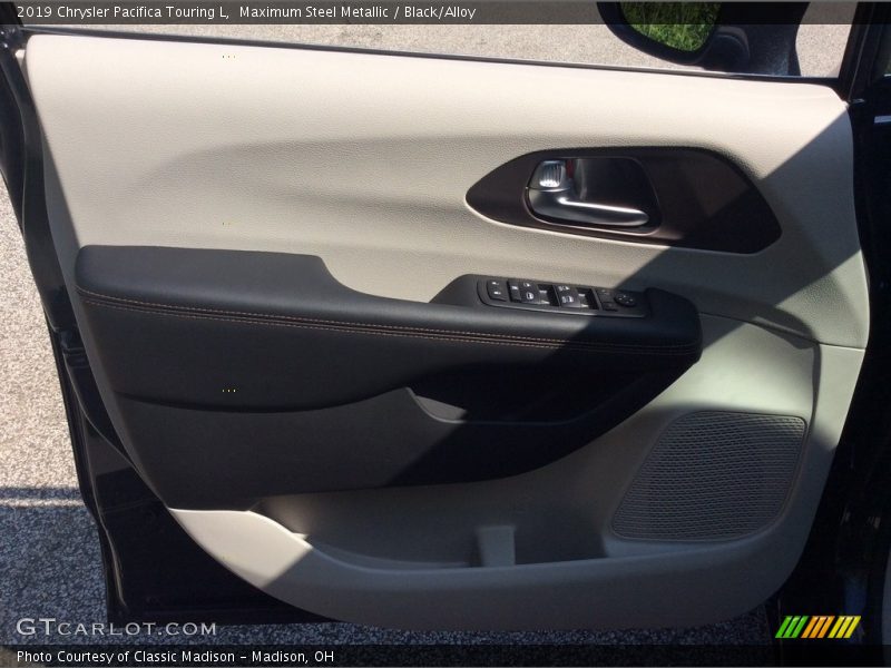 Maximum Steel Metallic / Black/Alloy 2019 Chrysler Pacifica Touring L