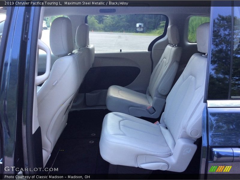 Maximum Steel Metallic / Black/Alloy 2019 Chrysler Pacifica Touring L