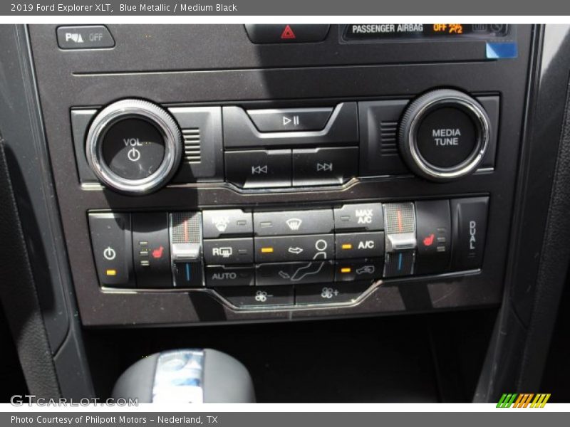 Blue Metallic / Medium Black 2019 Ford Explorer XLT