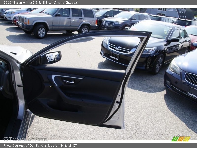 Brilliant Silver / Charcoal 2016 Nissan Altima 2.5 S