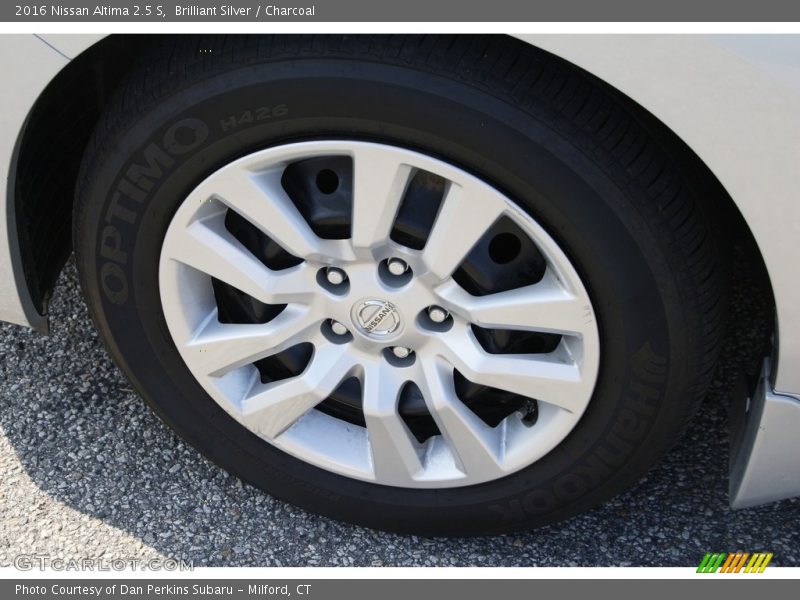 Brilliant Silver / Charcoal 2016 Nissan Altima 2.5 S