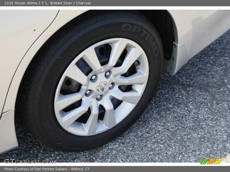 Brilliant Silver / Charcoal 2016 Nissan Altima 2.5 S