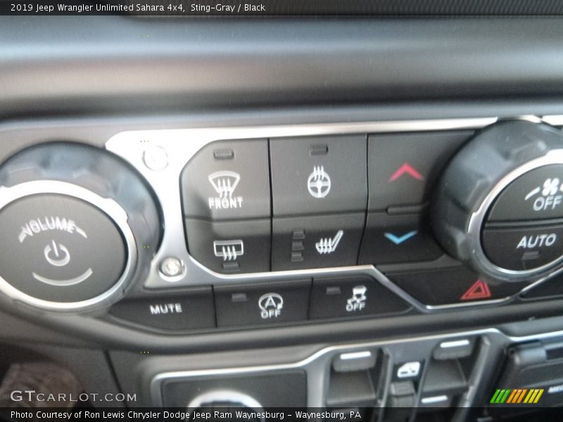 Sting-Gray / Black 2019 Jeep Wrangler Unlimited Sahara 4x4