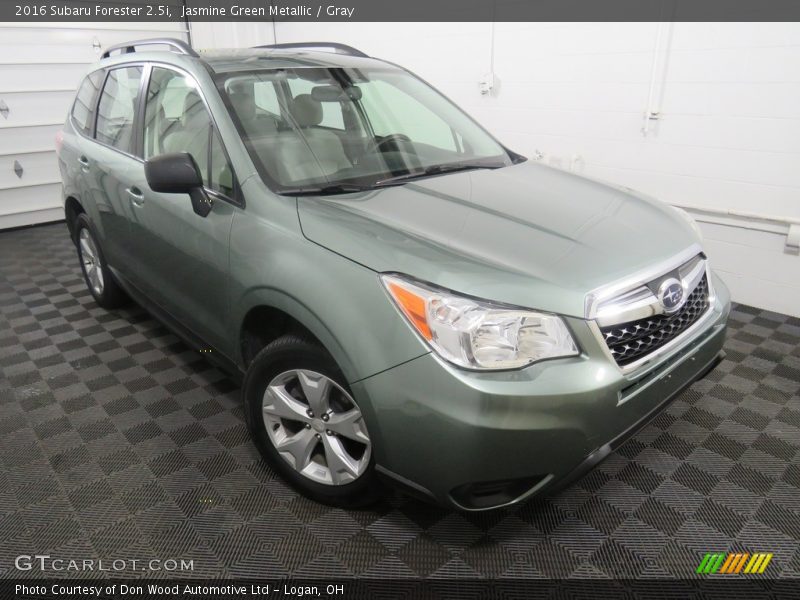 Jasmine Green Metallic / Gray 2016 Subaru Forester 2.5i