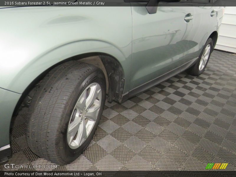 Jasmine Green Metallic / Gray 2016 Subaru Forester 2.5i
