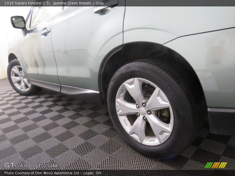 Jasmine Green Metallic / Gray 2016 Subaru Forester 2.5i