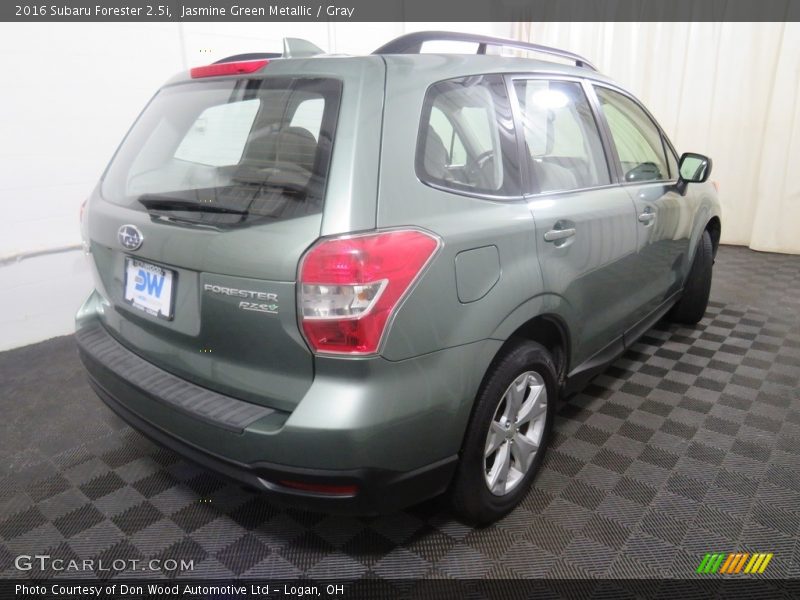 Jasmine Green Metallic / Gray 2016 Subaru Forester 2.5i