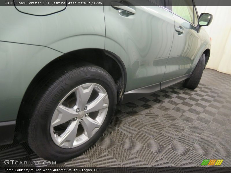 Jasmine Green Metallic / Gray 2016 Subaru Forester 2.5i