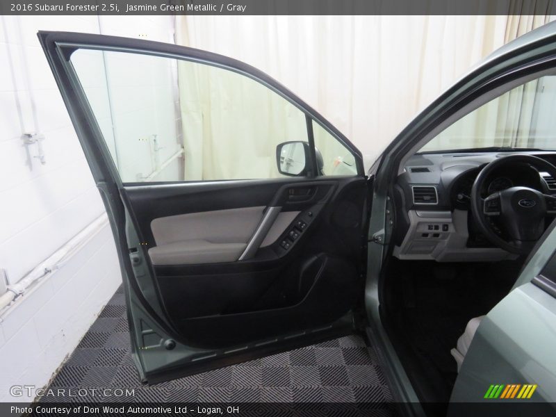 Jasmine Green Metallic / Gray 2016 Subaru Forester 2.5i