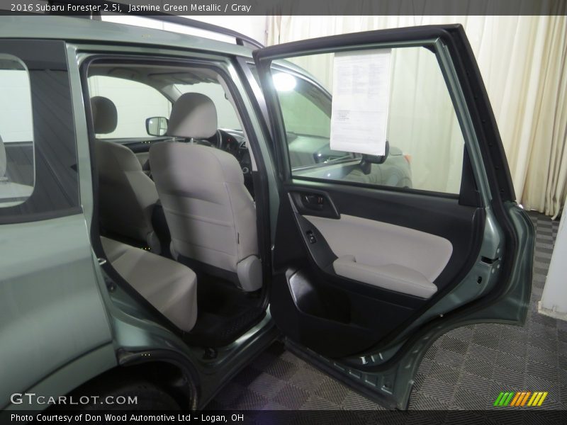 Jasmine Green Metallic / Gray 2016 Subaru Forester 2.5i