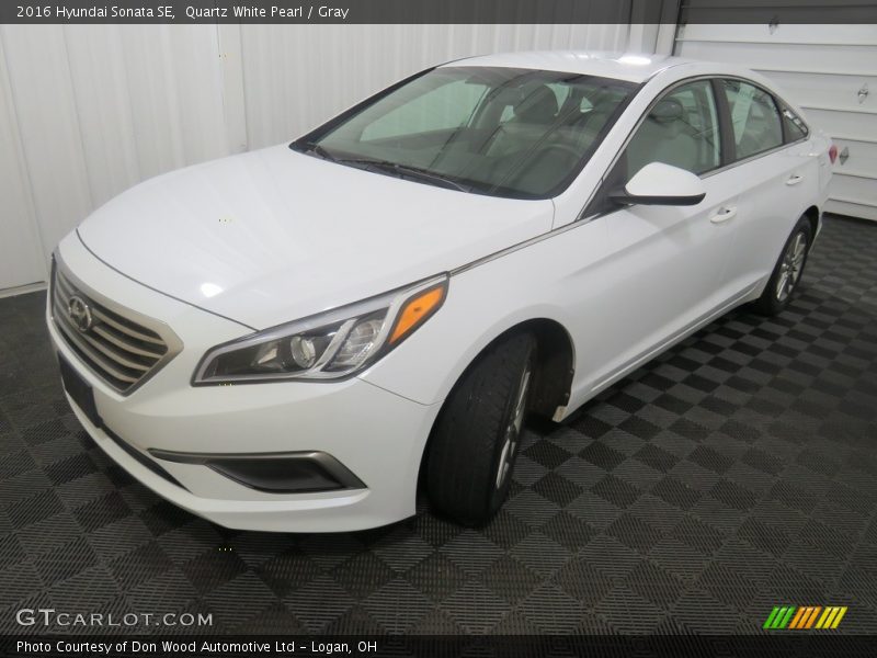 Quartz White Pearl / Gray 2016 Hyundai Sonata SE