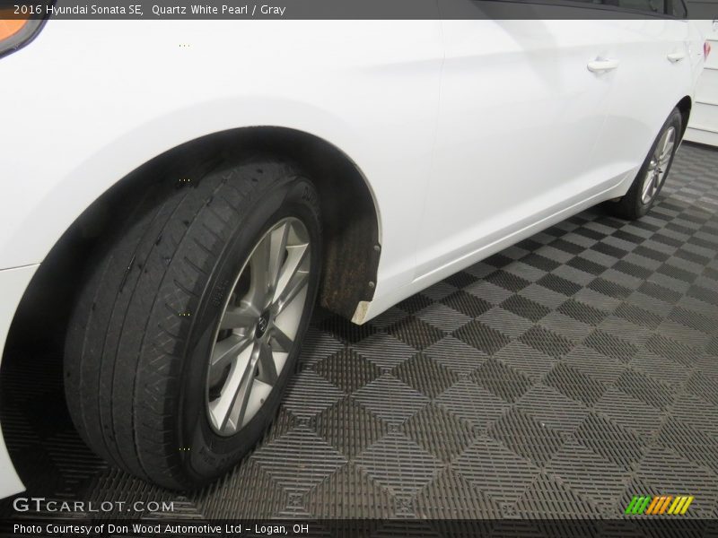Quartz White Pearl / Gray 2016 Hyundai Sonata SE
