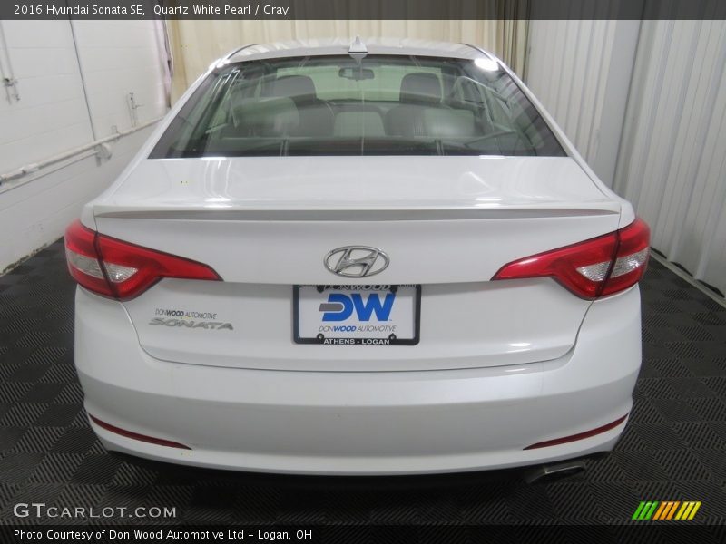 Quartz White Pearl / Gray 2016 Hyundai Sonata SE
